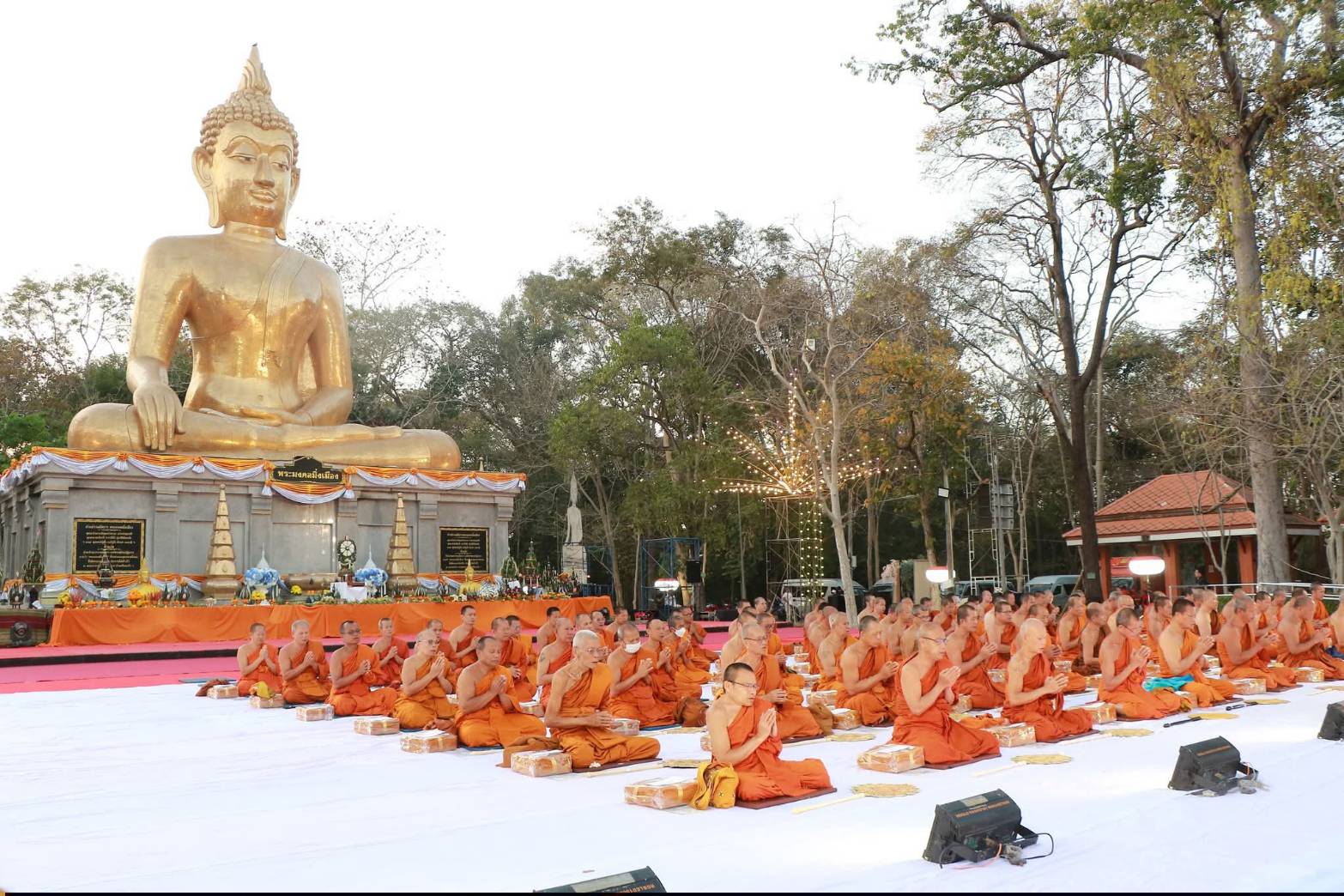 title - ร่วมพิธีบำเพ็ญกุศลและแสดงความอาลัย ในวาระครบ 100 วัน (สตมวาร) แห่งการสวรรคต สมเด็จพระนางเจ้าสิริกิติ์ พระบรมราชินีนาถ พระบรมราชชนนีพันปีหลวง